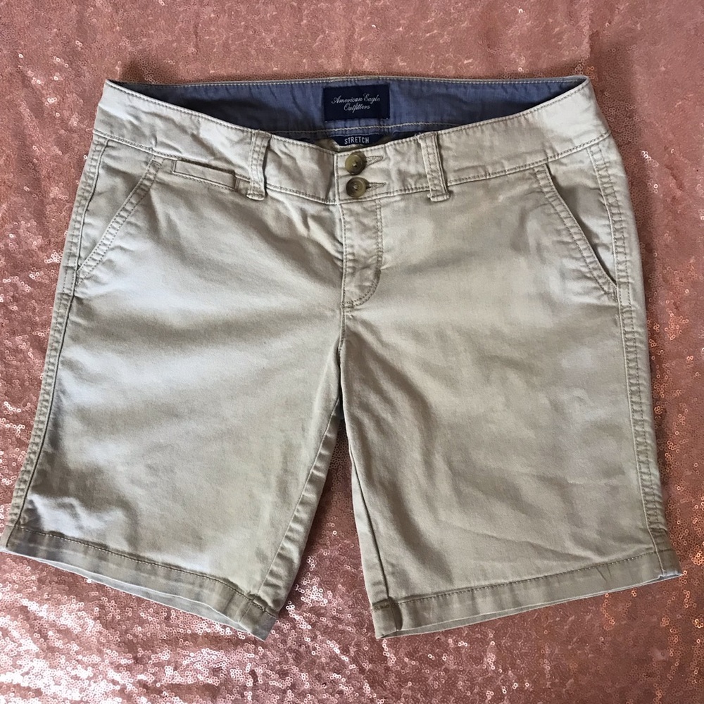 American Eagle size 4 tan shorts